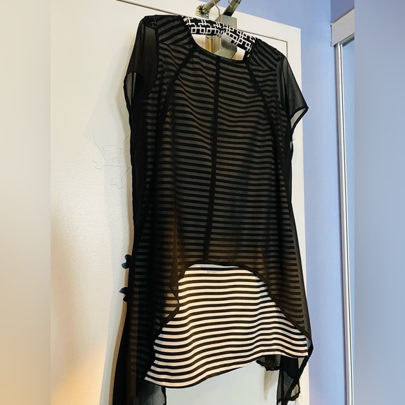 Stretchy black & white layered dress (Sz 6-8) - Picture 3 of 4